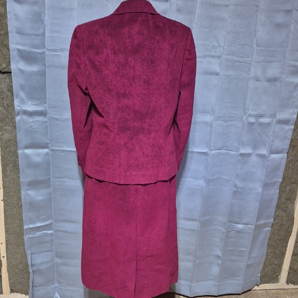 Vintage Women's Burgundy Jacket & Skirt Set - Picture 9 of 16